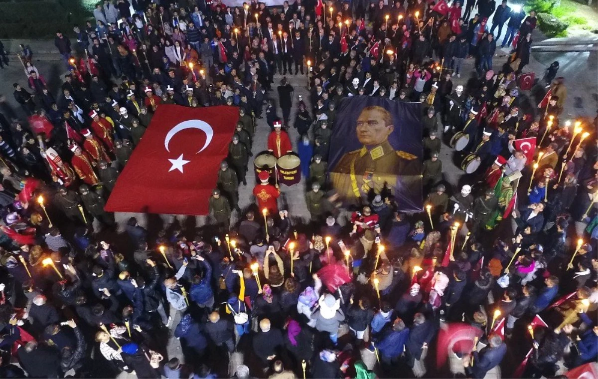 Kırıkkale\'de Binlerce Kişi Mehter Eşliğinde Yürüdü
