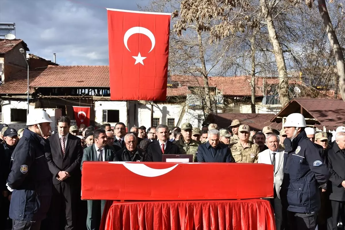 Malatya\'da Trafik Kazasında Hayatını Kaybeden Polis Defnedildi