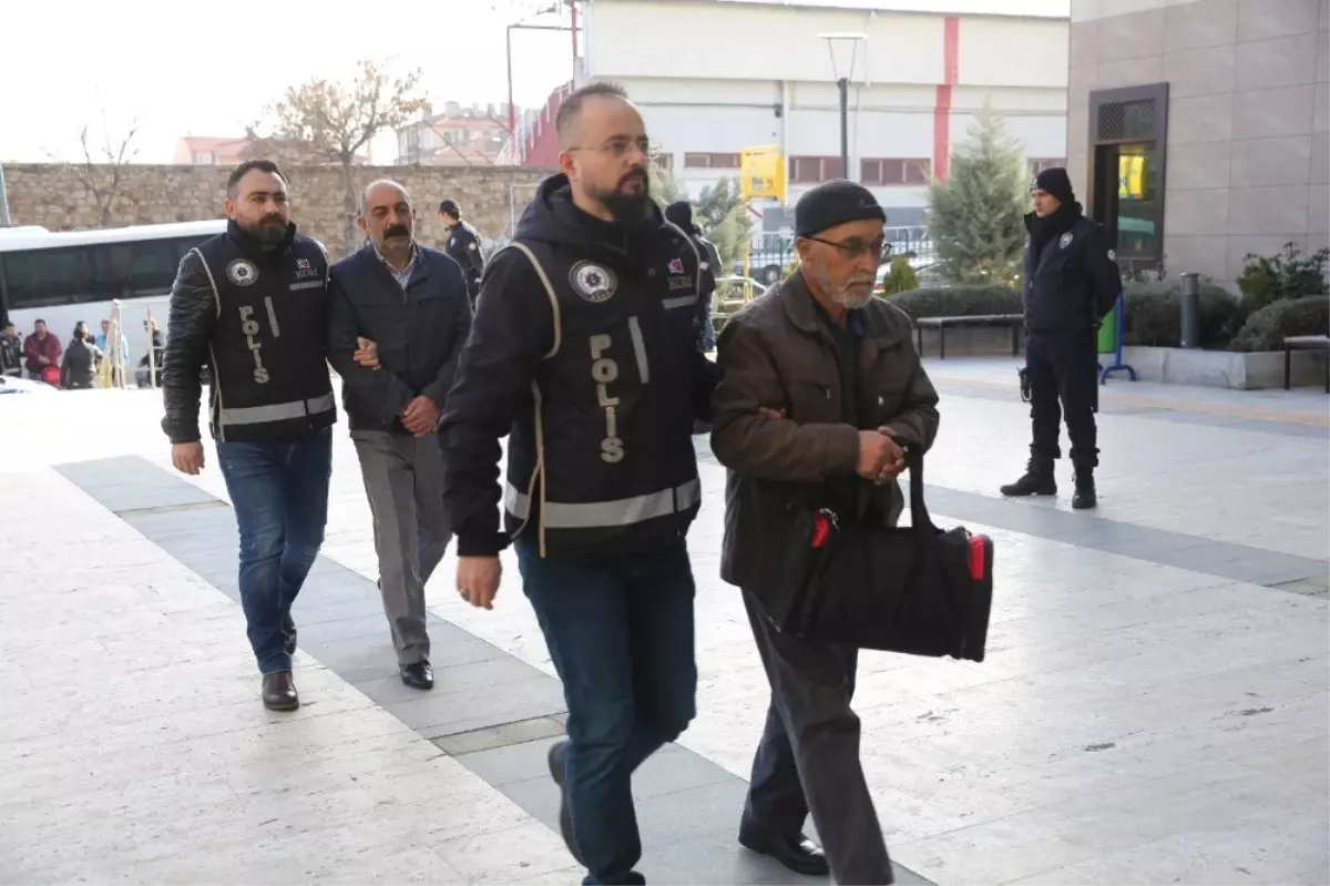 Nevşehir\'de Fetö\'dan 18 Kişi Adliyeye Sevk Edildi