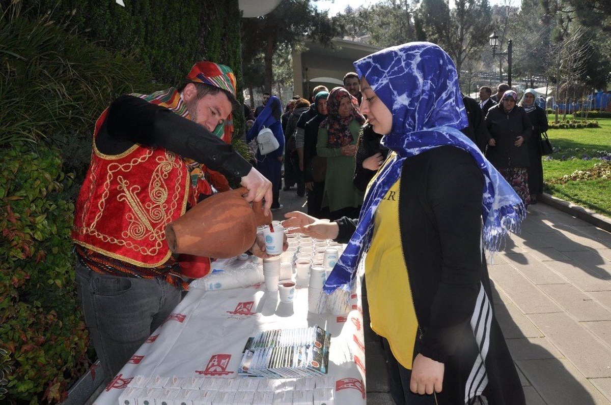 Osmanlı Padişahları Tarih Şeridinde Osmanlı Şerbeti İkram Edildi