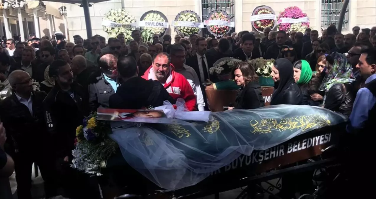 Öykü\'ye Donör Olduktan Sonra Lösemiden Vefat Eden Nazlı Toprağa Verildi