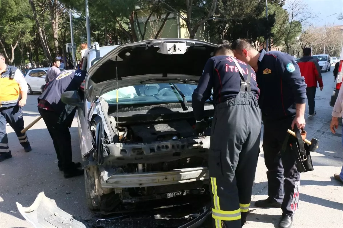 Polis Memurunu Darbetti Kaçarken Kaza Yaptı