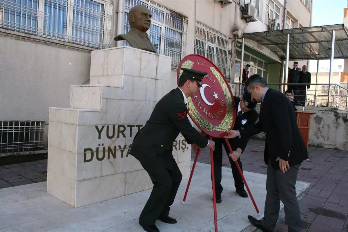 Şehitleri Anma Günü ve Çanakkale Deniz Zaferi\'nin 104. Yıl Dönümü