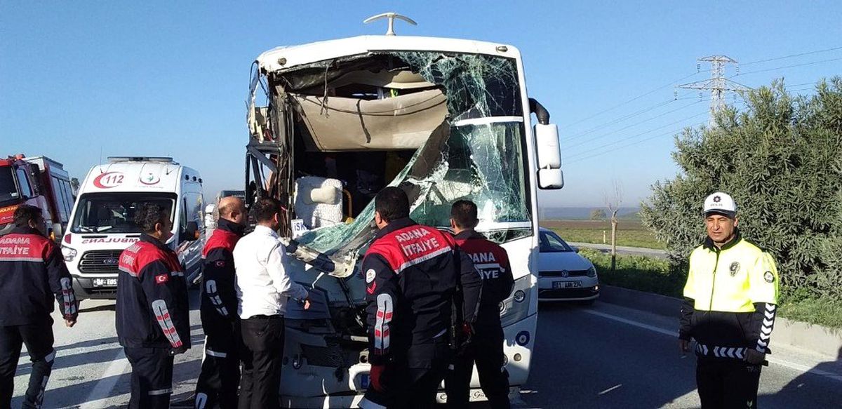 Sıkışan Şoförü İtfaiye Ekipleri Kurtardı