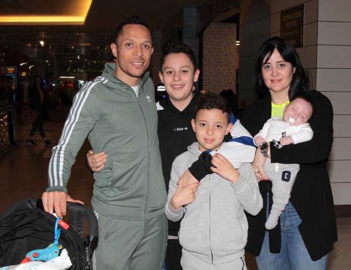 Yıldız Futbolcu Adriano Hafta Sonunu Ailesiyle Geçirdi
