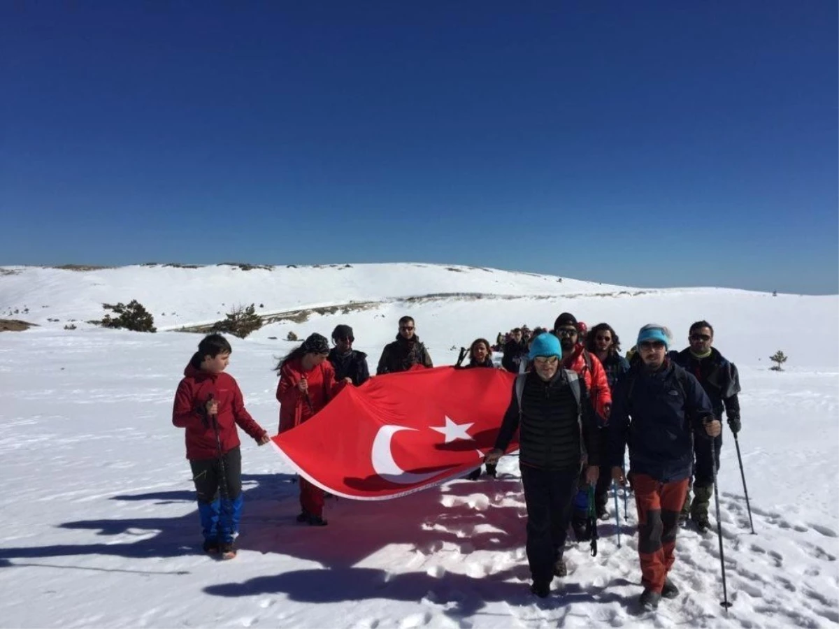 18 Mart ve Şehitler Anısına Kazdağları\'na 500 Dağcı Tırmanış Yaptı
