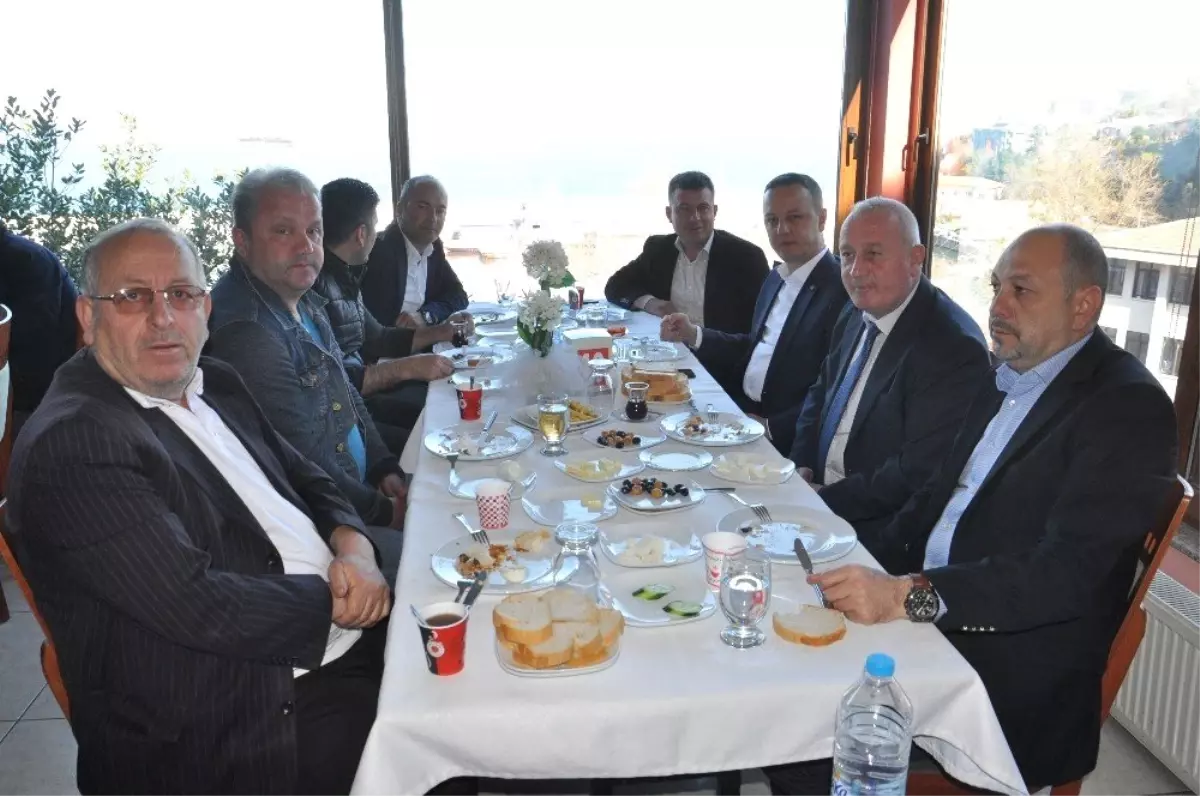 AK Parti Adayı Alan, Servis Şoförlerinden Destek İstedi