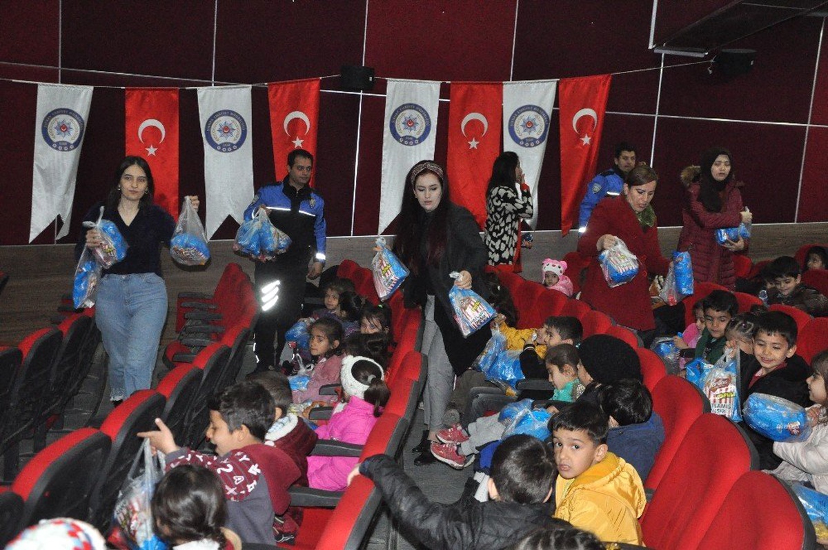 Anaokulu Öğrencileri İlk Defa Sinema Filmi İzledi