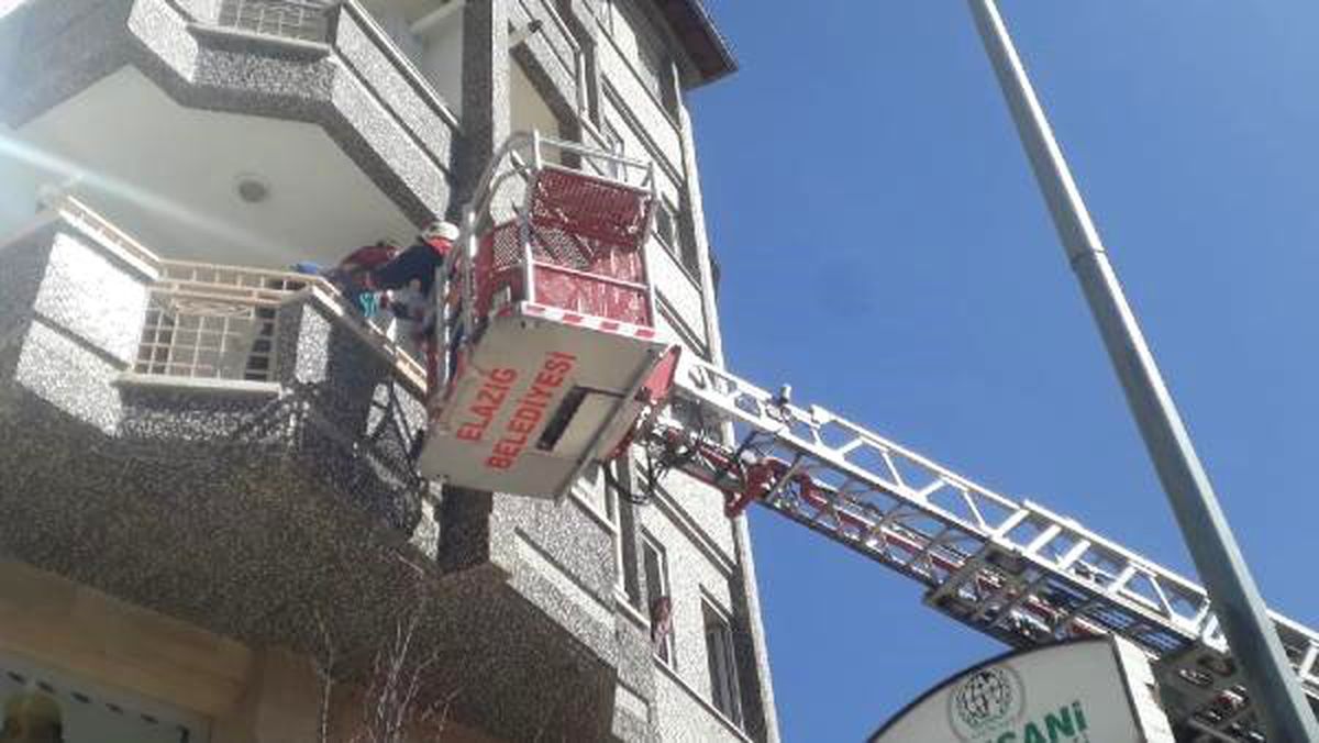 Apartmanın Bodrum Katında Yangın; 2\'si Çocuk 5 Kişi Hastanelik Oldu