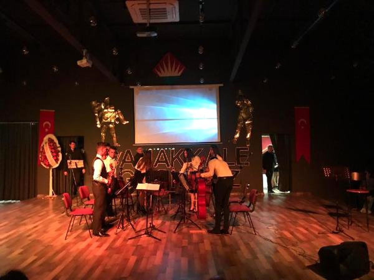 Ayvalık\'ta Öğretmenlerden 18 Mart Oratoryosu