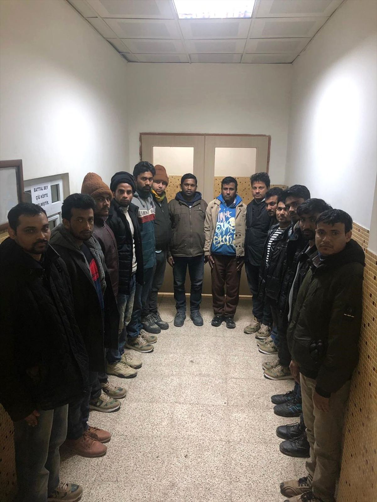 Başkale\'de 15 Düzensiz Göçmen Yakalandı