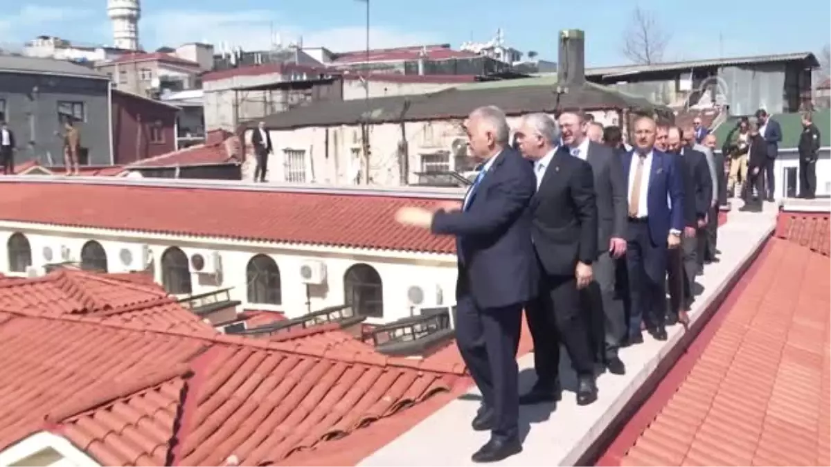 Binali Yıldırım, İstanbul Kapalı Çarşı Esnafını Ziyaret Etti