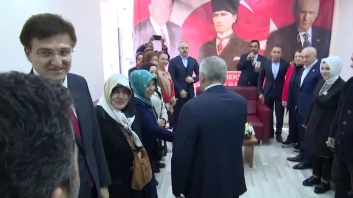 Binali Yıldırım, MHP Avcılar İlçe Başkanlığı\'nı Ziyaret Etti