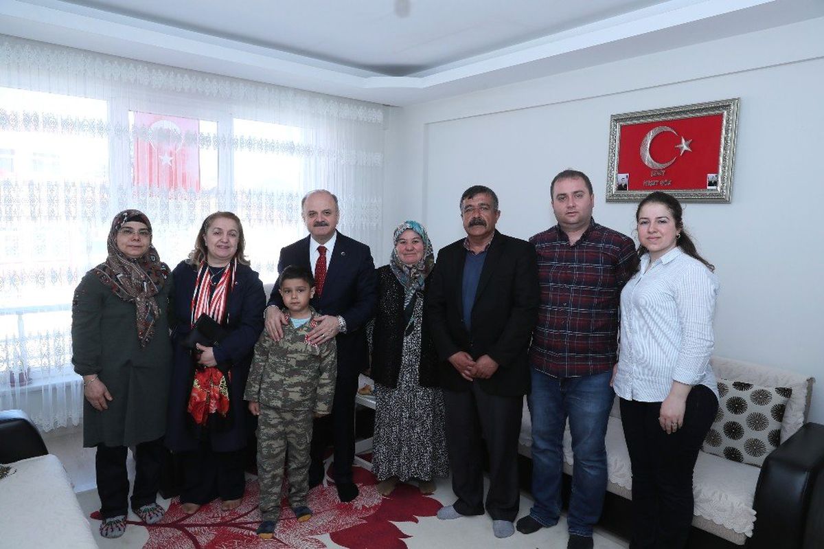 Çakacak Çifti Şehit Gök\'ün Ailesini Ziyaret Etti