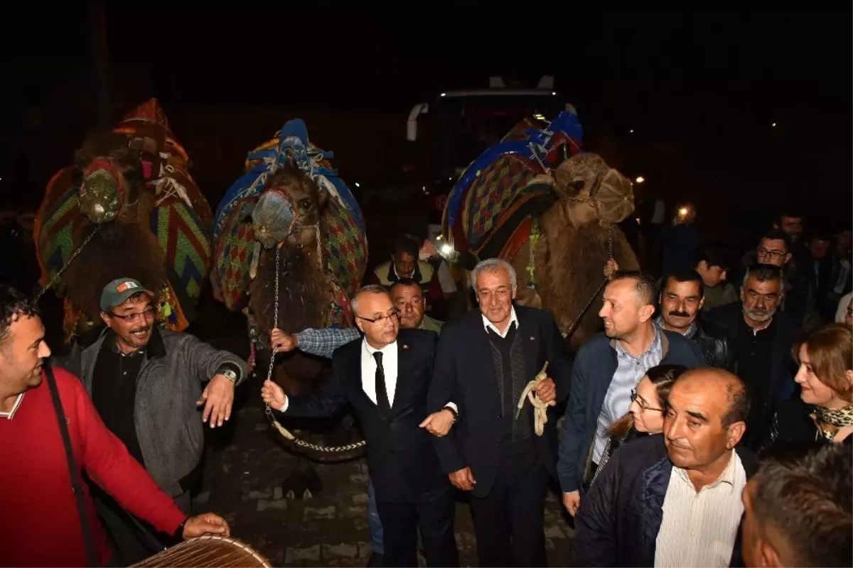 Cumhur İttifakı Develer ve Mehteranla Karşılandı