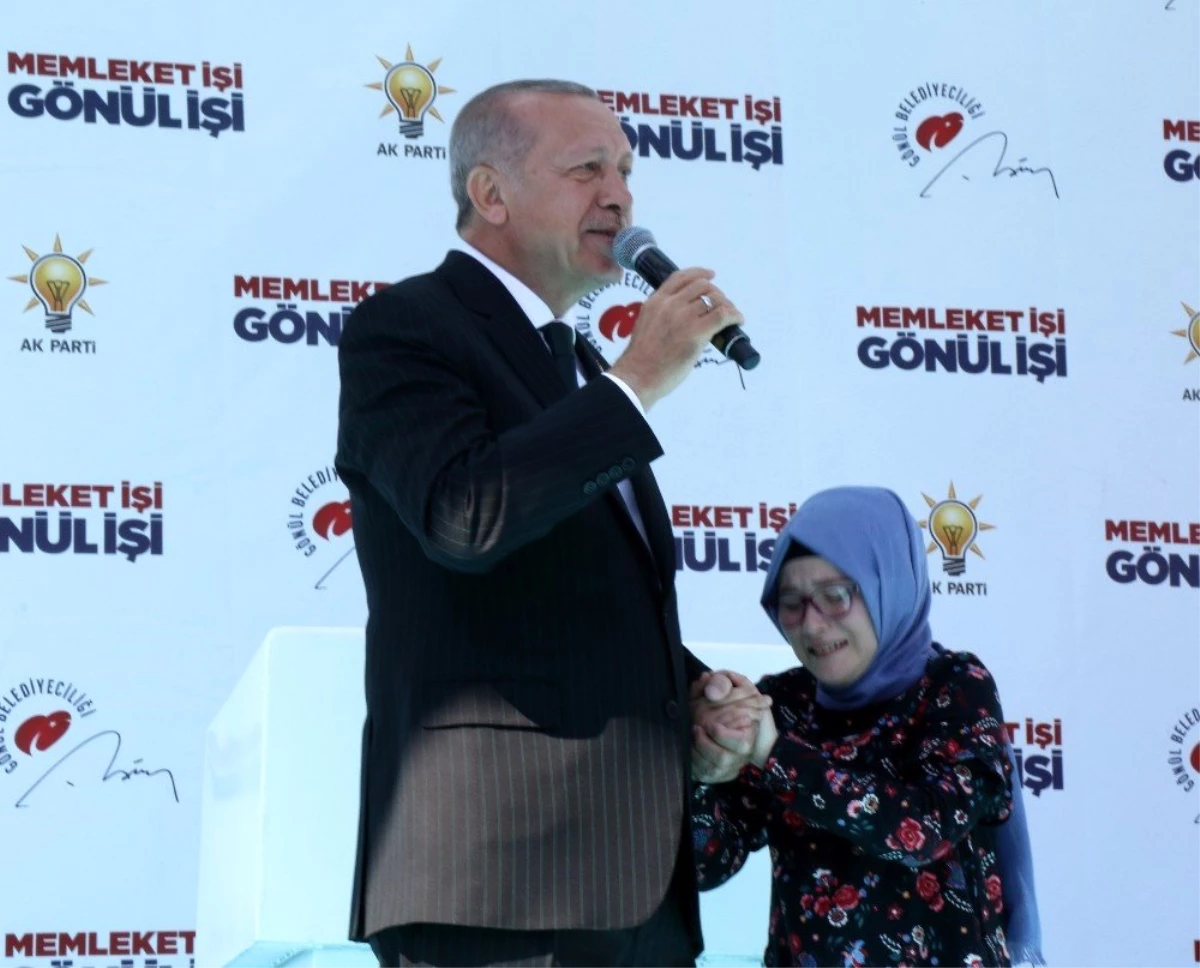 Cumhurbaşkanı Erdoğan, Kendisine Mektup Yazan Şevval\'le Sahnede Buluştu