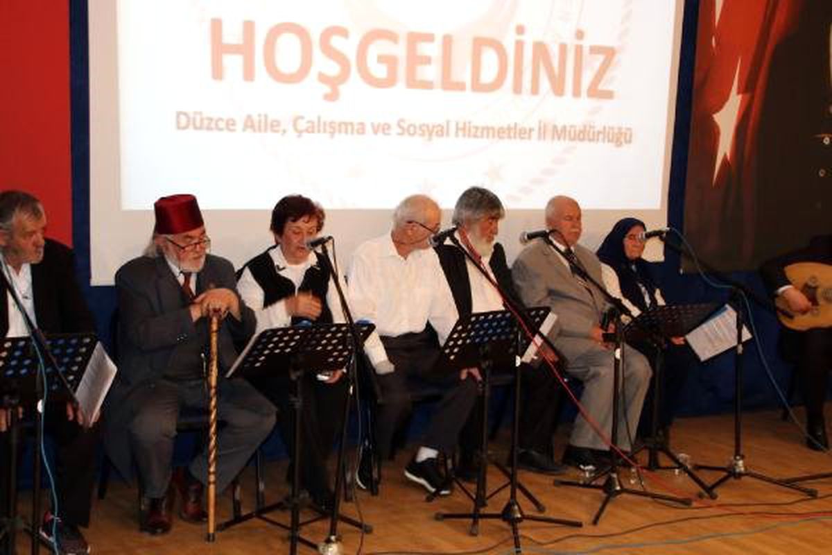 Düzce\'de Yaşlılar Hünerlerini Sergiledi