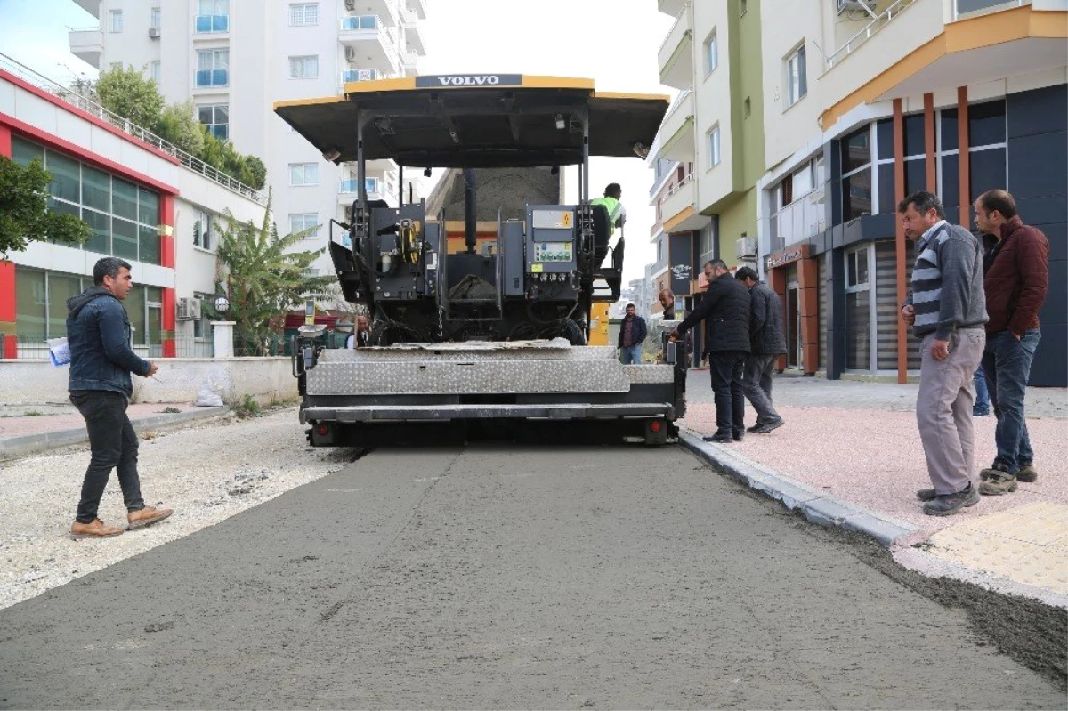 Erdemli\'de Beton Yol Çalışmalarına Başlandı