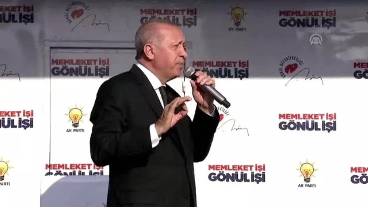 Erdoğan: "Türkiye\'ye Parmak Sallayanlar Önce Açıp Bir Tarih Kitabı Okusun"