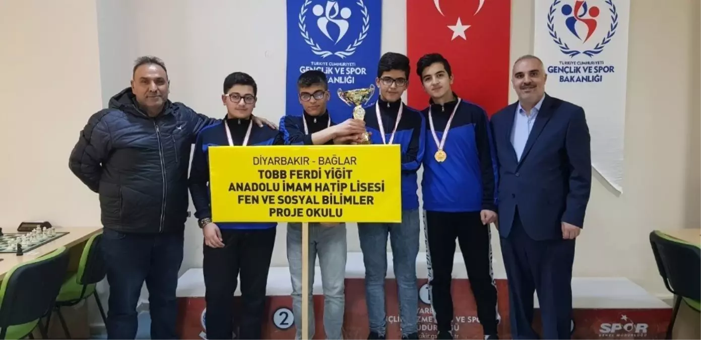 Fen Liselerinin Satrançta Yıllardır Devam Eden Başarısını Bu Kez İmam Hatip Lisesi Kazandı