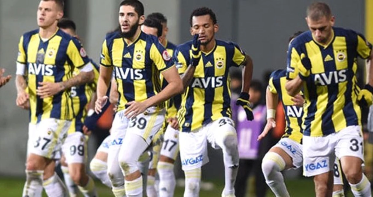 Fenerbahçe\'de Sezon Sonu 8 İsim Yolcu
