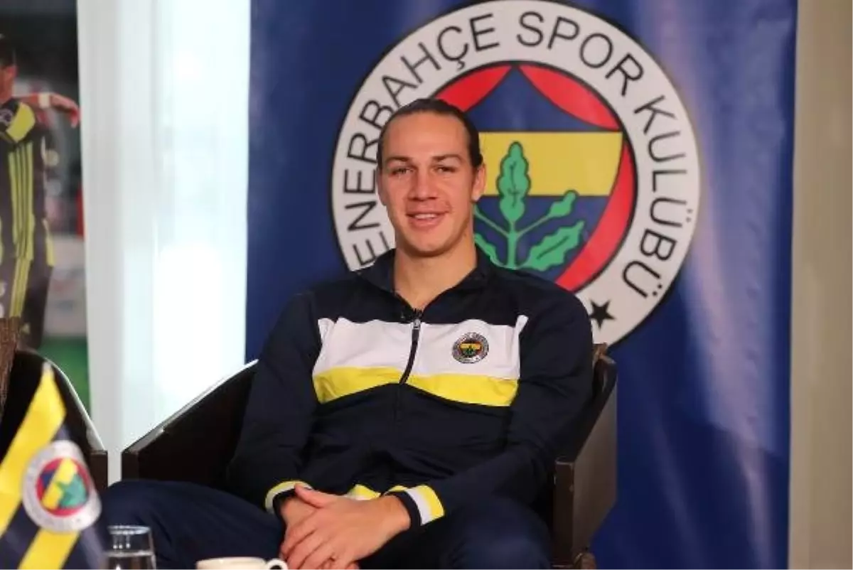 Fenerbahçeli Frey, Almanya\'da Ameliyat Oldu