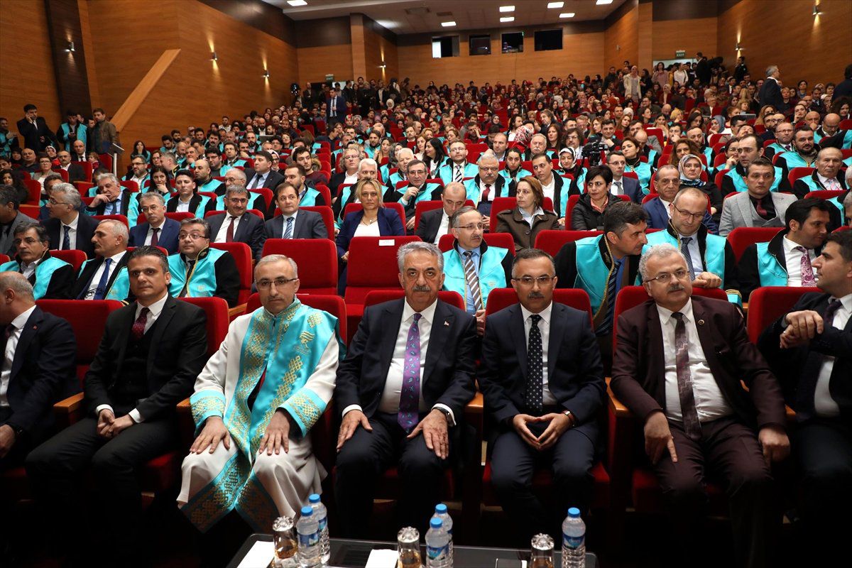 Genç, Dinamik Nüfusu Donanımlı Hale Üniversiteler Getirir"
