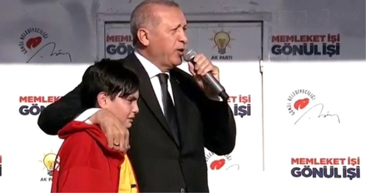 Gözyaşları İçerisinde Kürsüye Çıkan Küçük Çocuğun Sözleri Erdoğan\'ı Duygulandırdı: Aşığım Size