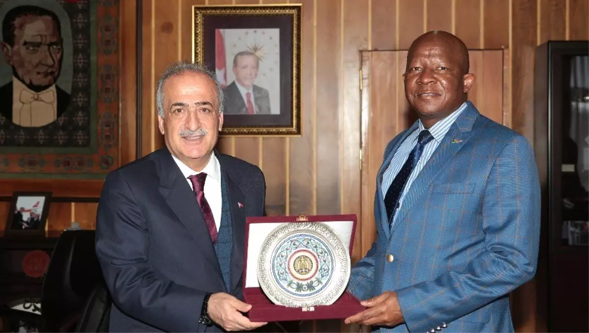 Güney Afrika Ankara Büyükelçisi Malefane, Rektör Çomaklı\'yı Ziyaret Etti