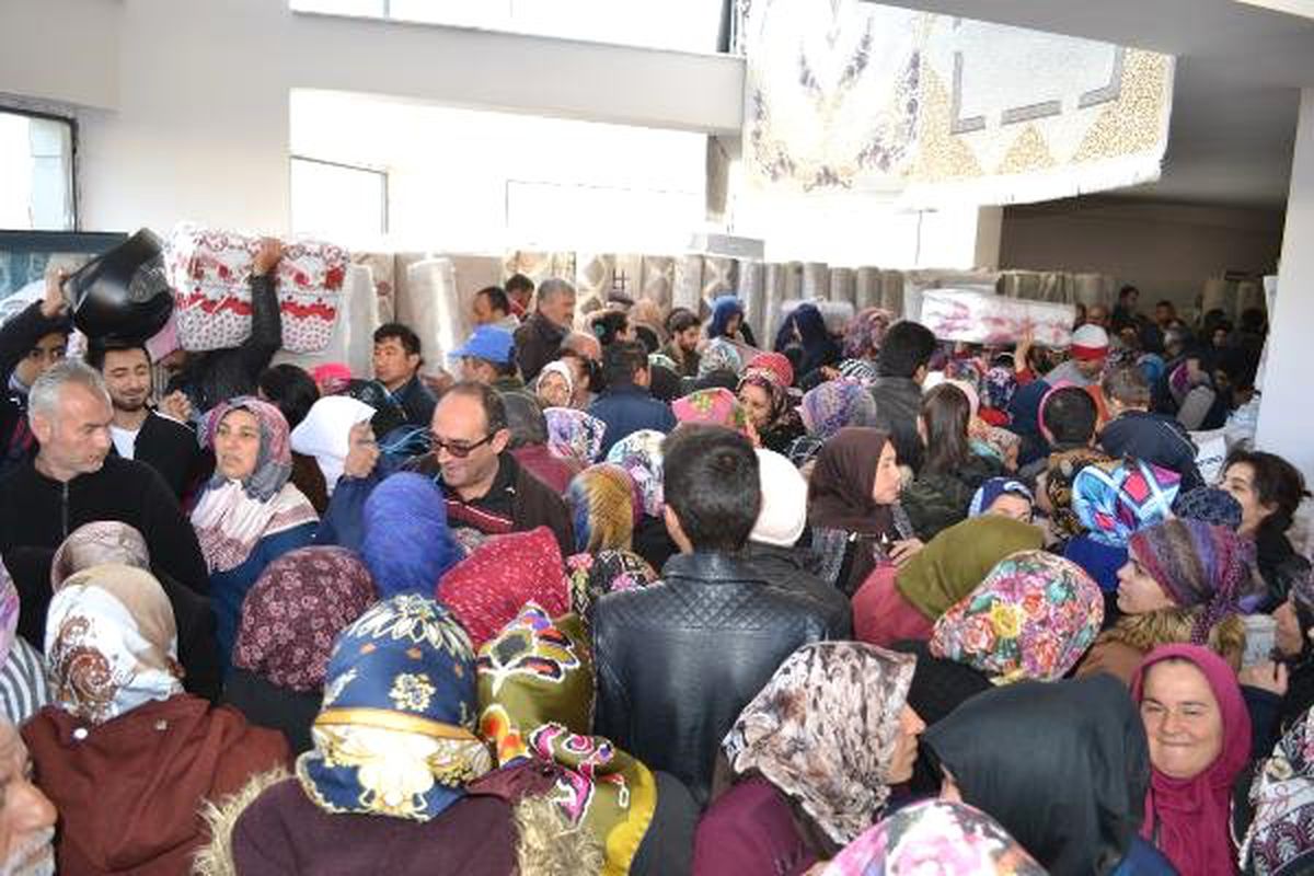 Halıda Yüzde 70 İndirim İzdihamı