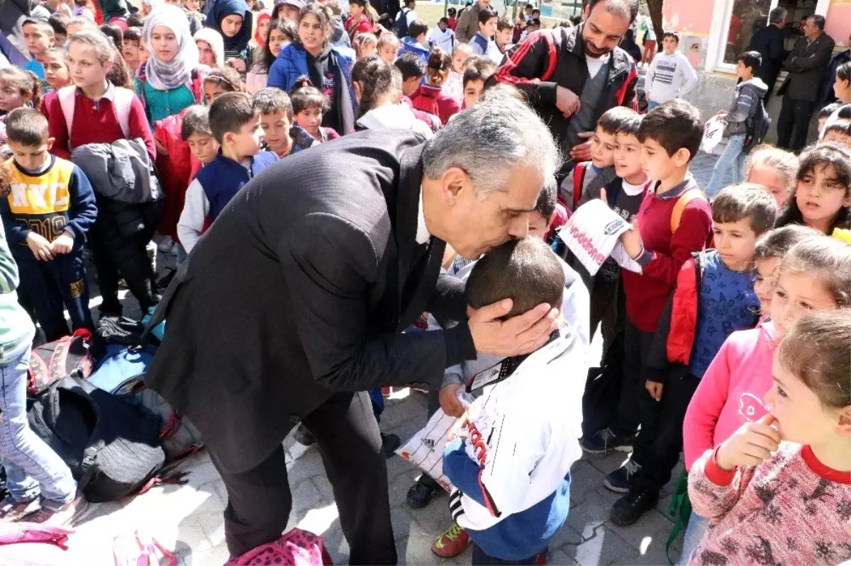 Hatay\'da 450 Çocuğa Beşiktaş Forması Giydirildi