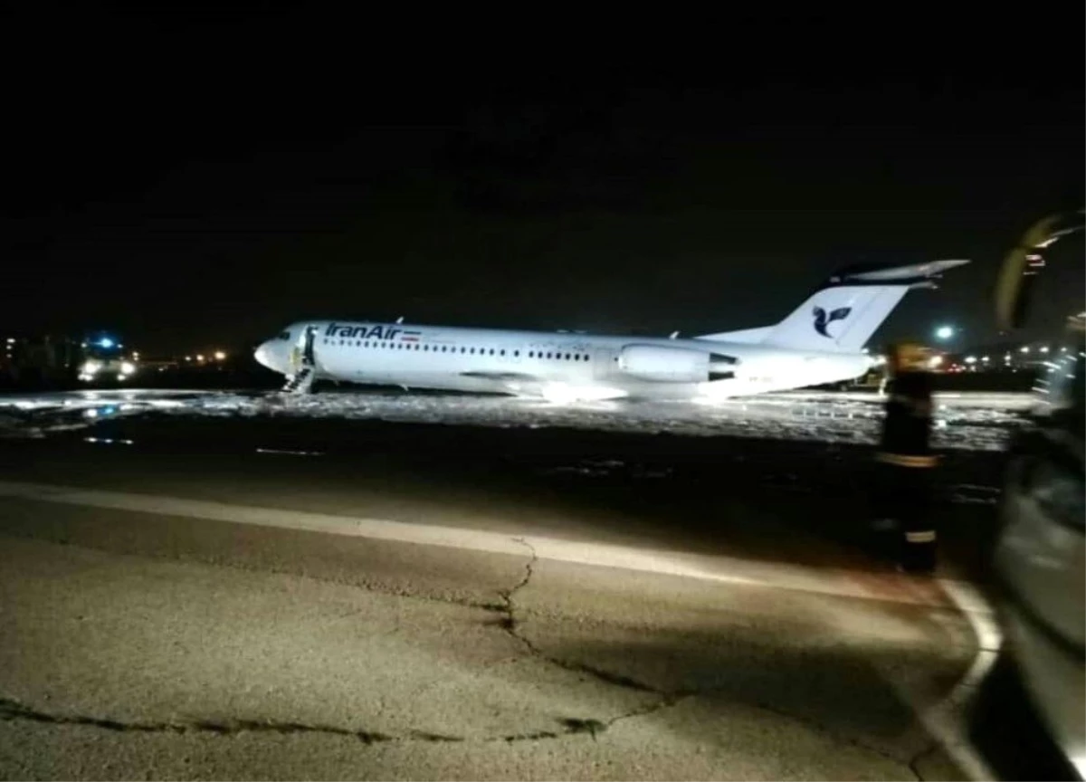 İran\'da Yolcu Uçağı Alev Aldı
