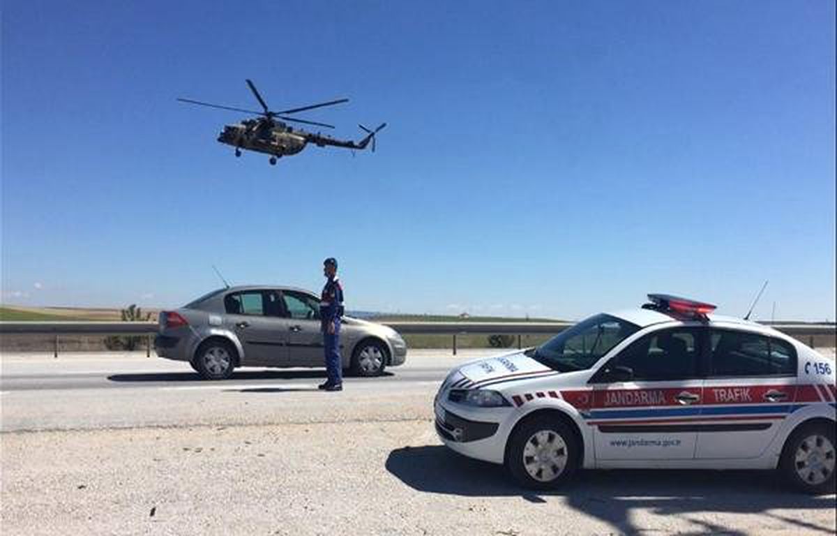 Jandarma, Sürücüleri \'Helikopterle\' Denetledi