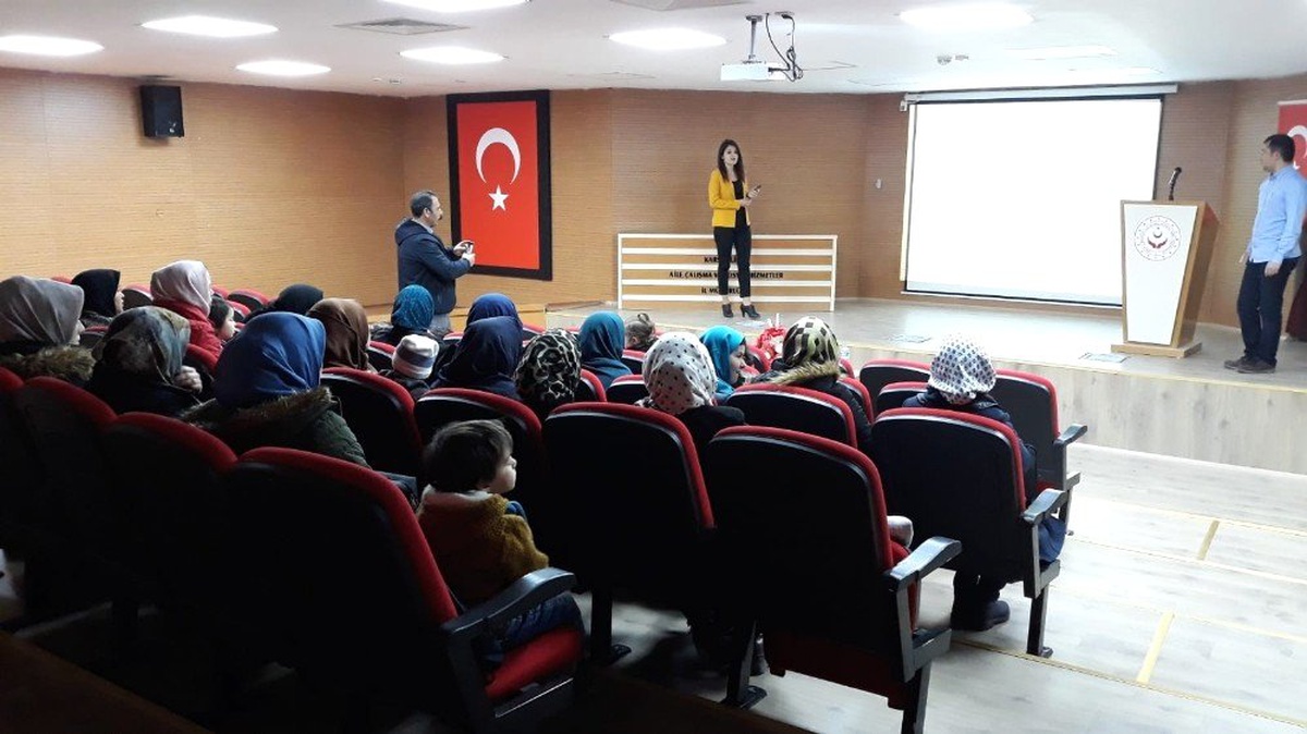 Kars\'ta "Erken Yaşta ve Zorla Evliliklerle Mücadele" Eğitimi