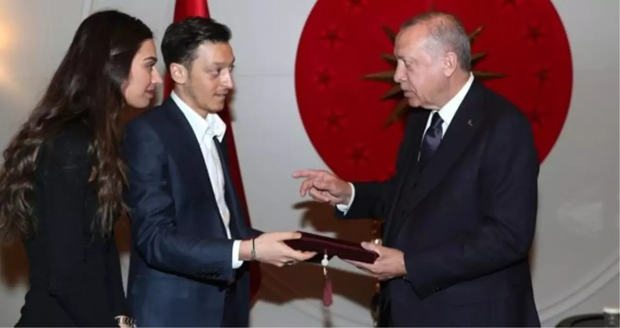 Mesut Özil\'in Cumhurbaşkanı Erdoğan\'a Davetiye Vermesine Tepki Gösterdiler!