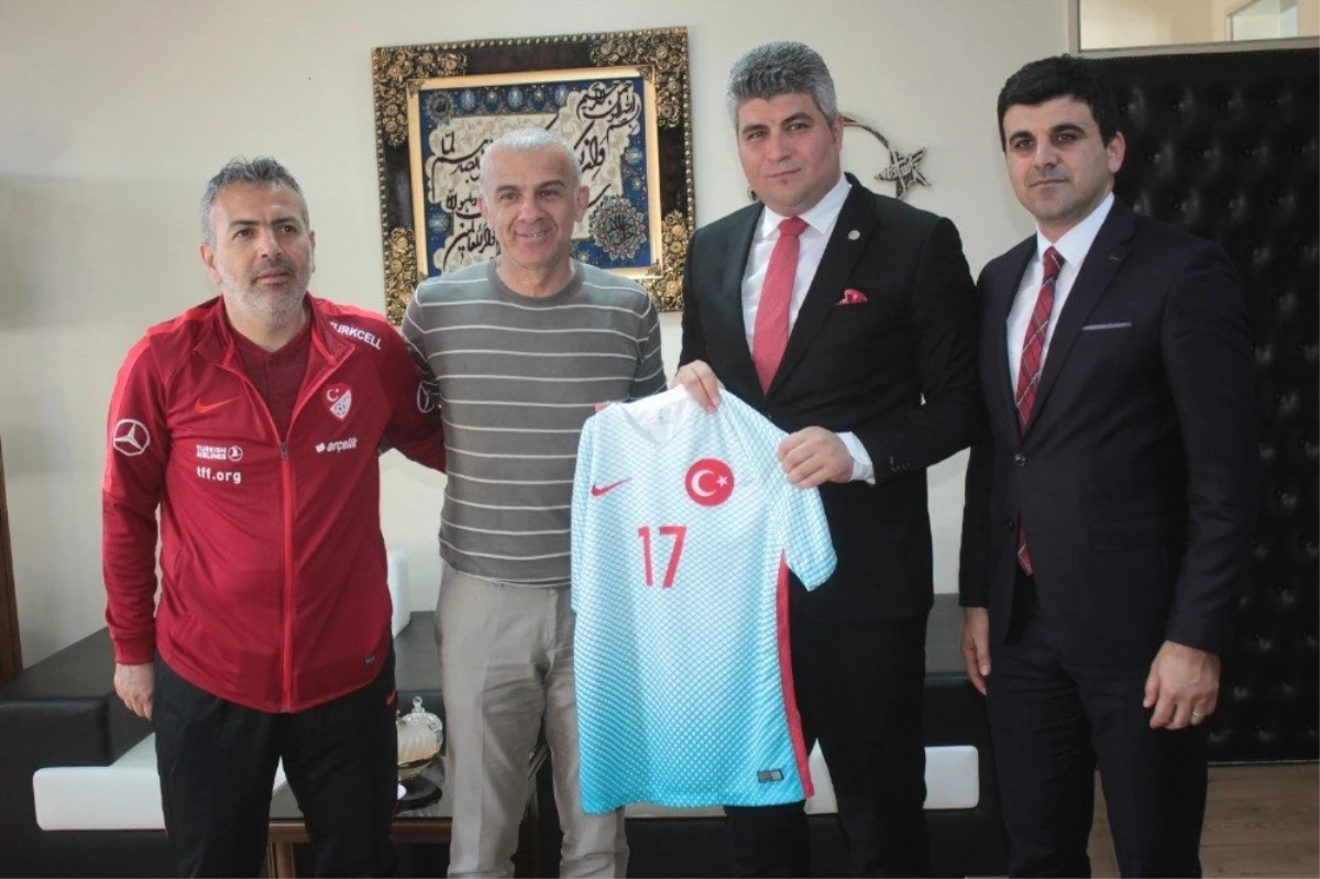 Oğuz Çetin, Başsavcı Yılmaz\'ı U17 Elit Tur Maçlarına Davet Etti