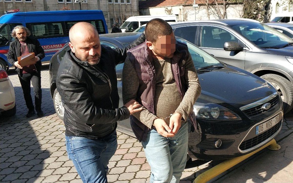 Otobüsten İnerken 3 Bin 24 Adet Uyuşturucu Hapla Yakalandı