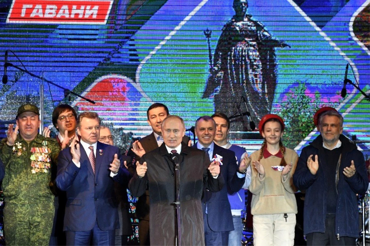 Putin, Kırım\'da Kutlamalara Katıldı