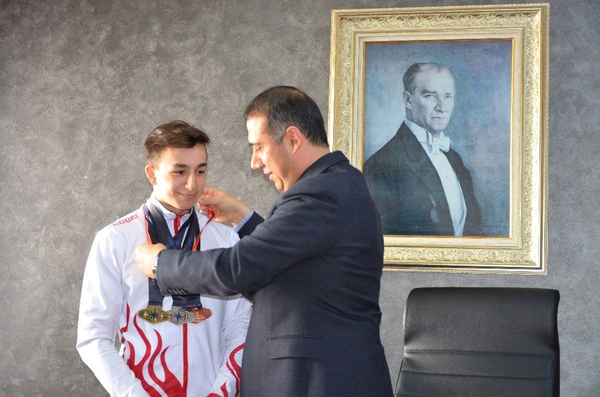 Şampiyon Altınla Ödüllendirildi