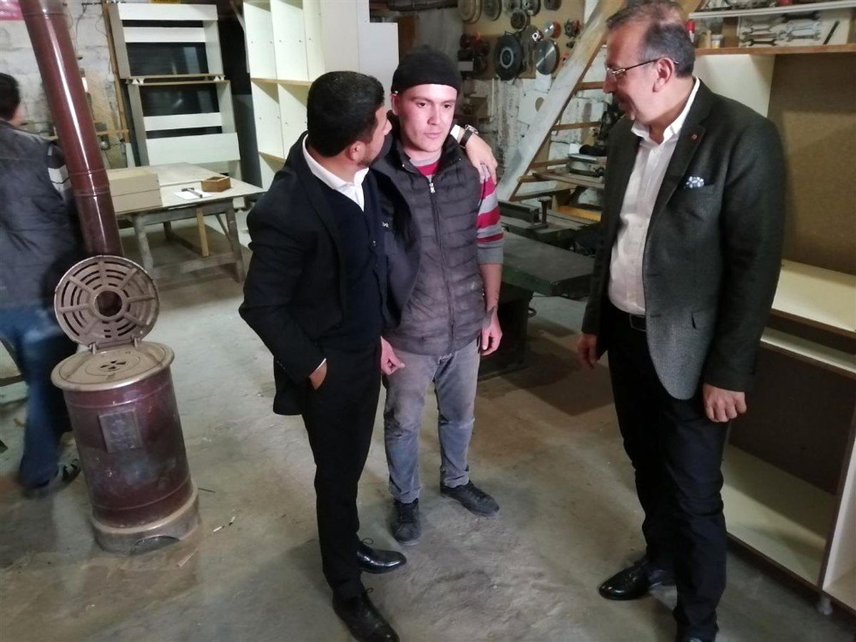 Seçen, AK Parti Belediye Başkan Adayı Arı ile Sanayi Esnaflarını Ziyaret Etti