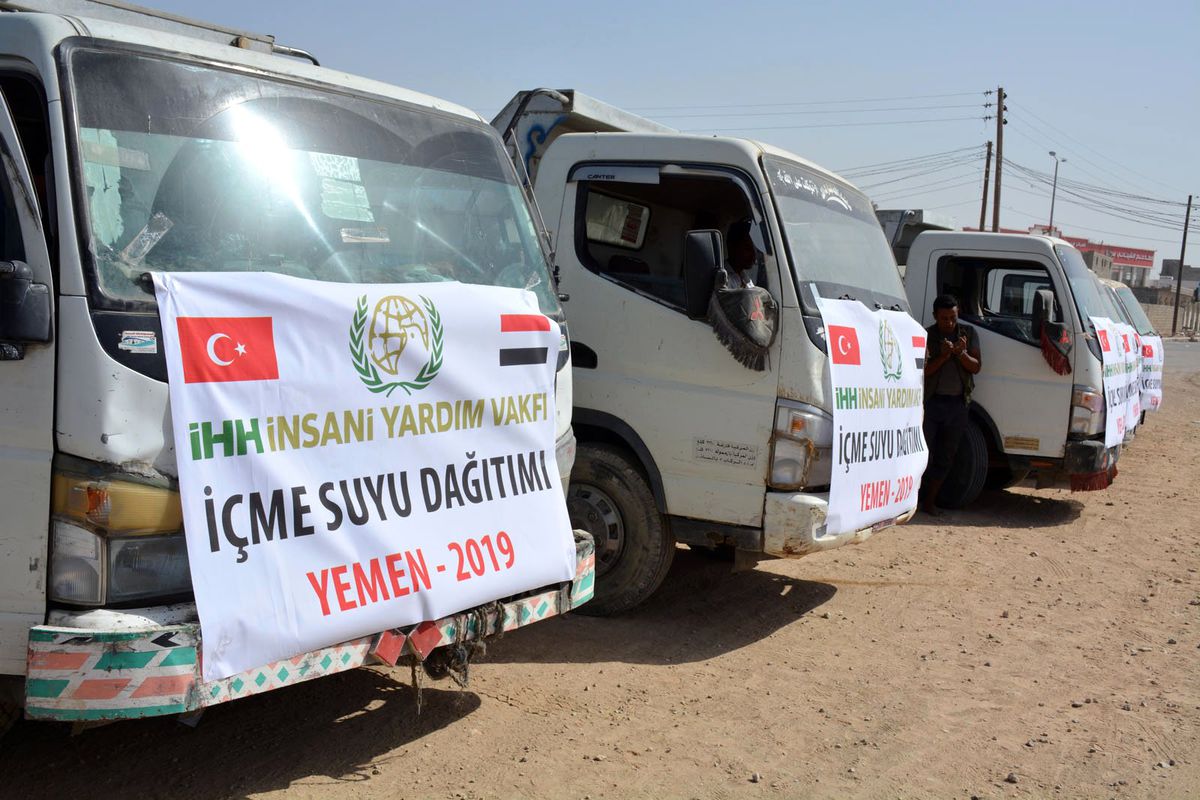 Türkiye\'den Yemen\'e Bin Tankerlik Hayat Suyu