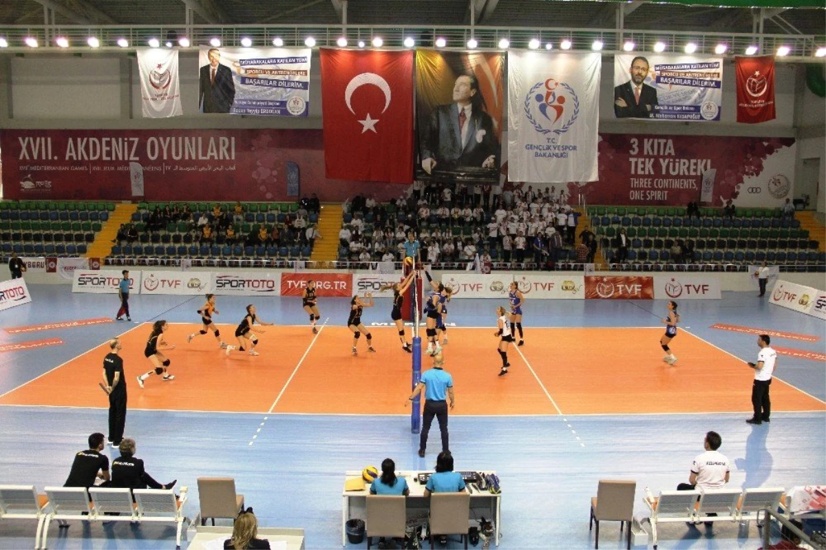 Voleybol 2. Lig Bayanlar Final Müsabakaları Mersin\'de Başladı