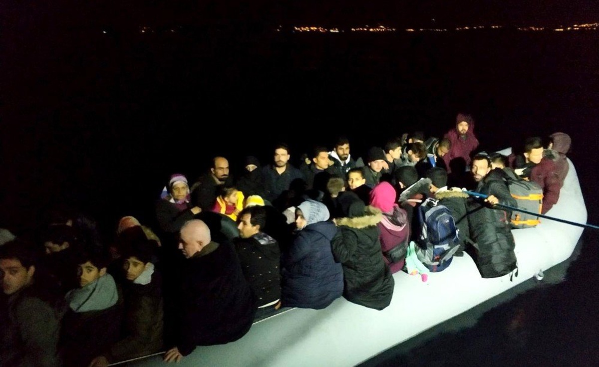 20 Kişilik Lastik Botta 60 Kişi ile Ölümüne Yolculuk