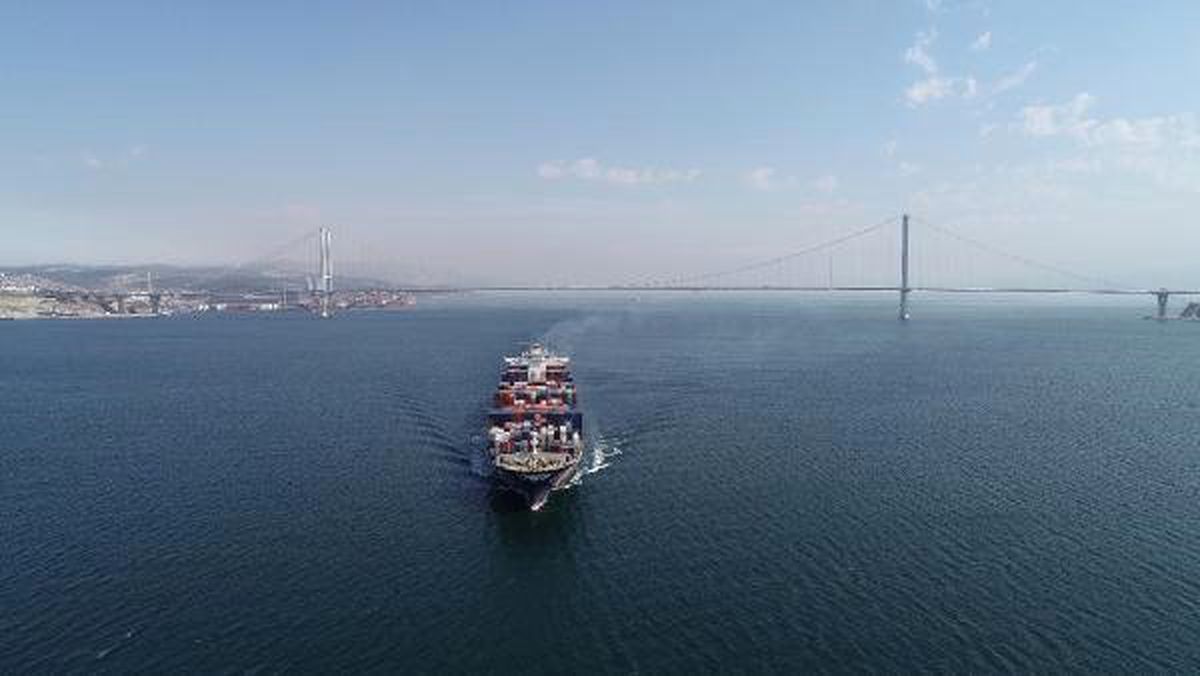 300 Metrelik Gemi Körfezden Geçti