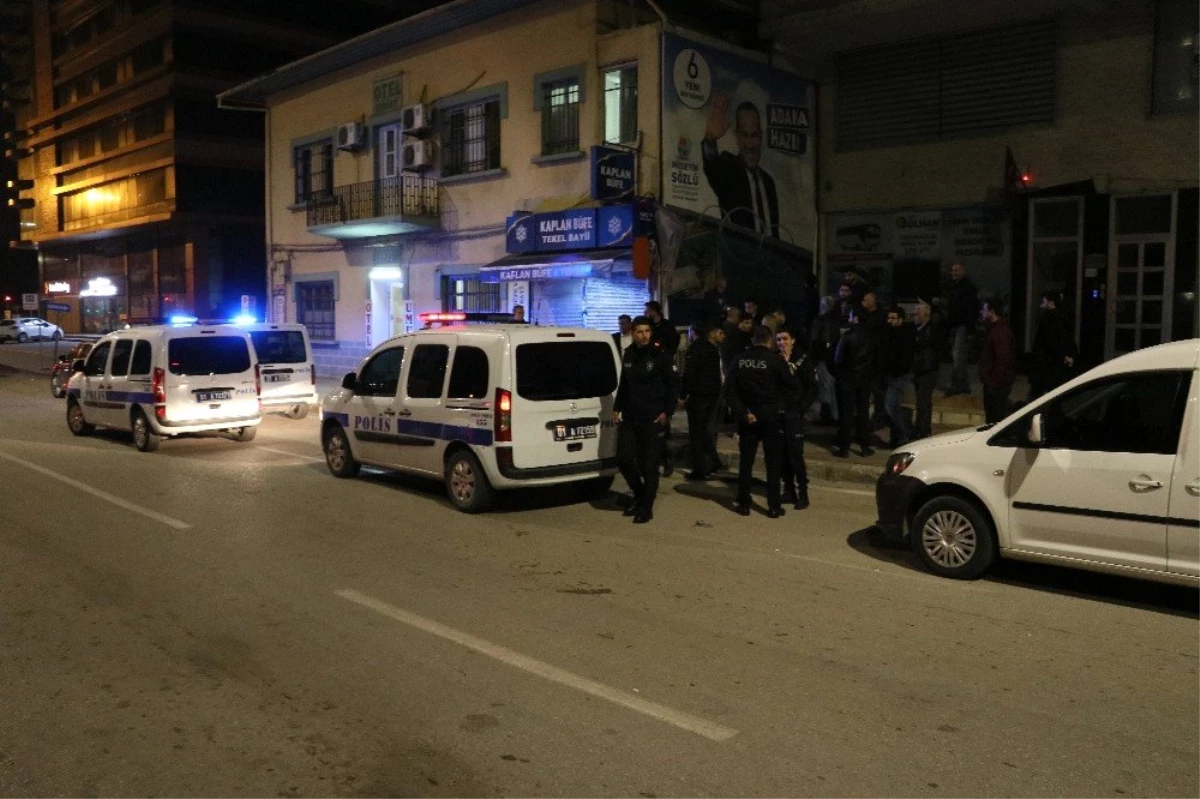 Adana\'da Afiş Asma Kavgasında 5 Kişi Yaralandı
