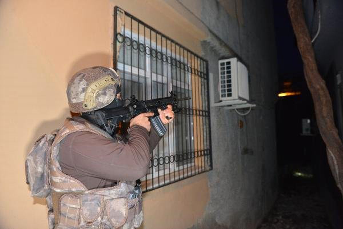 Adana\'da Hdp\'ye Terör Operasyon: 12 Gözaltı