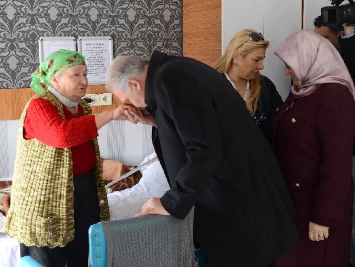 Başkan Uysal\'dan Yaşlılar Haftasında Huzur Evi Ziyareti