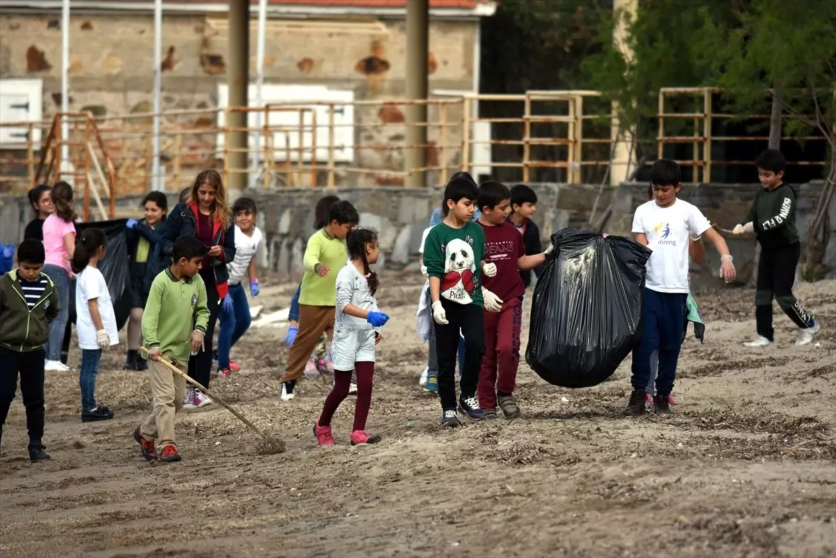 Dalgıçlardan Deniz Dibinde "Çanakkale Geçilmez" Pankartı