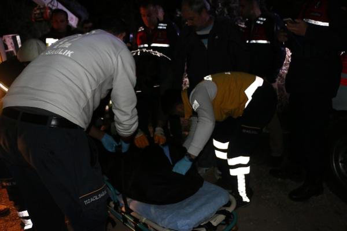 Devrilen Traktörün Altında Kalan Yaşlı Sürücü Öldü