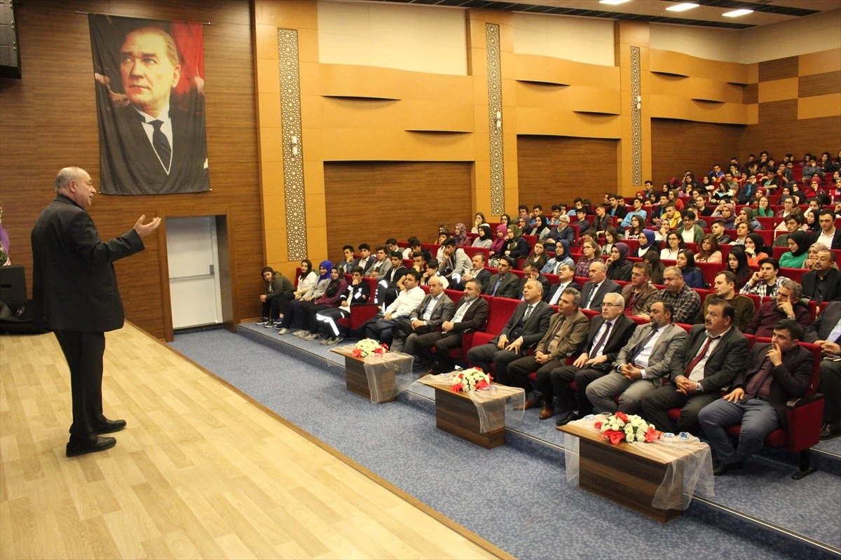 Eğitimci Yazar Saygın\'dan Öğrenci ve Velilere Seminer